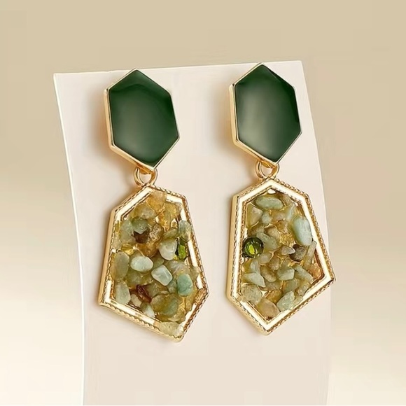 Jewelry - Green 18k Gold Plated Artificial Crystal Dangle Earrings